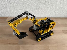 LEGO&reg; Technic Tracked Excavator / Set 8419 | Used