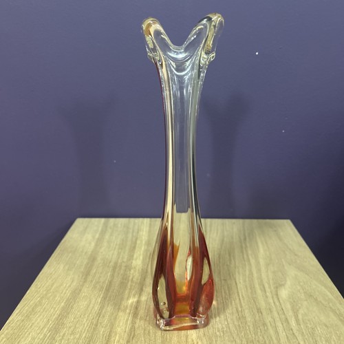 Vintage ARTMARK Swung Glass Vase Red Clear Sommerso Art Stretch 4 Finger 11” - Picture 6 of 7