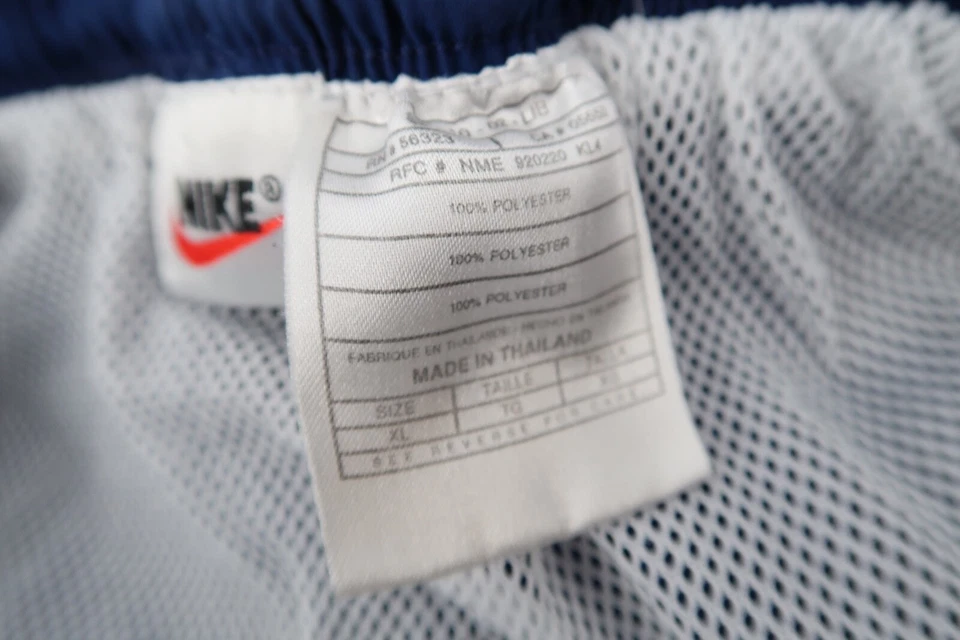 Bermuda de corrida vintage Nike masculina XL branca etiqueta azul bandeira americana tênis de natação - Imagem 4 de 4