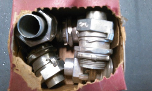 HALEX 1" STRAIGHT TWIST LOCK; LIQUID TIGHT CONDUIT FITTINGS; LOT OF 5 - Picture 6 of 7