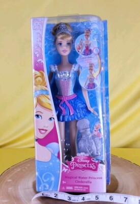Disney Princess Cinderella Magical Water Doll Changes Color Bath