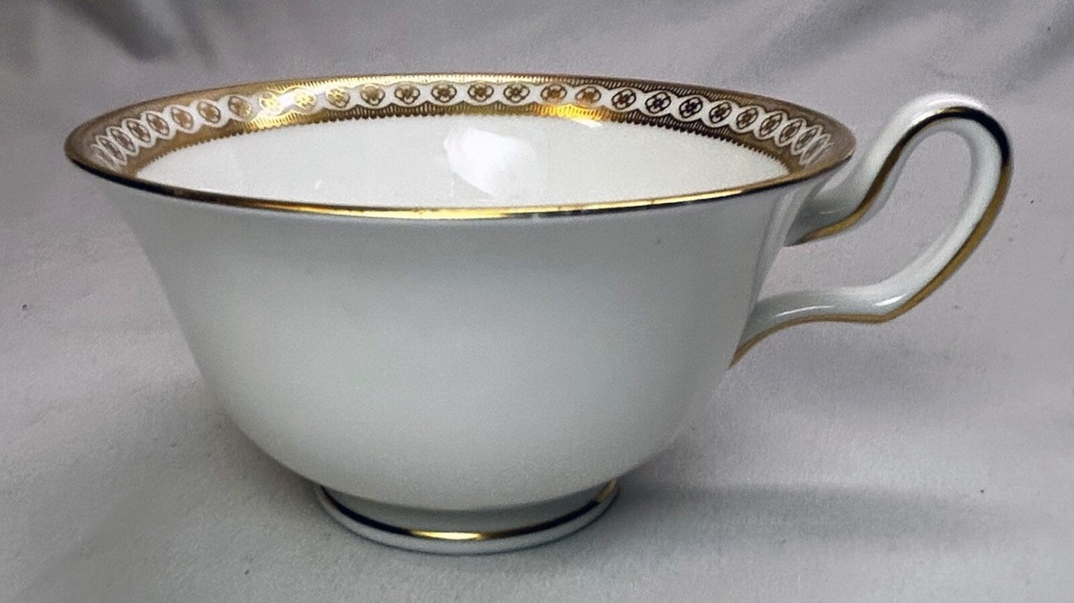 Wedgwood Ulander Gold 5 Piece Place Setting Bone China w/Peony
