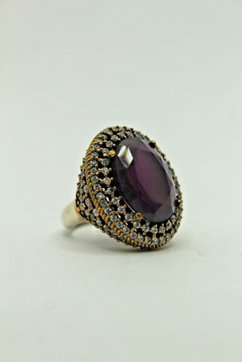 Vintage-Inspired Women s Ring with Deep Purple Oval Gemstone   Elegant Gold Deta