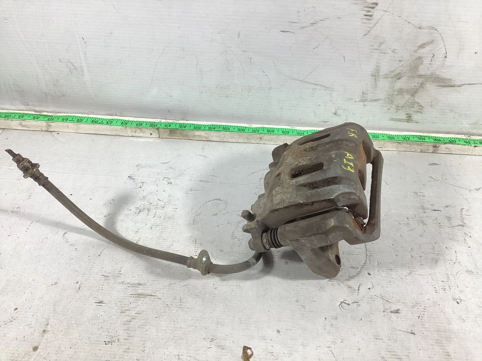 Pinza de freno delantera derecha del lado del pasajero Honda Odyssey 2011-2017 OEM. Foto 2 de 4