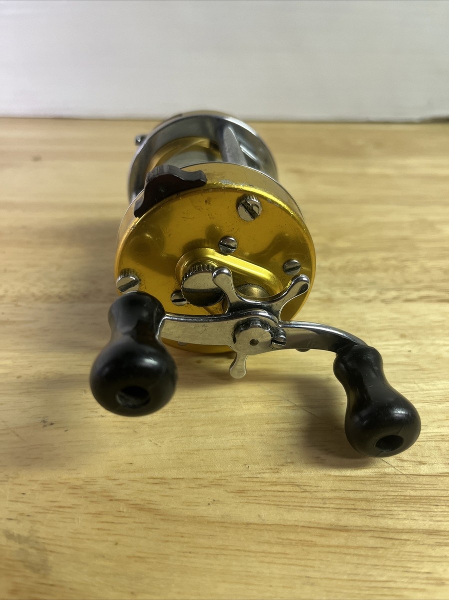 VINTAGE PENN LEVELMATIC 940 Fishing Reel Bait Caster PENN