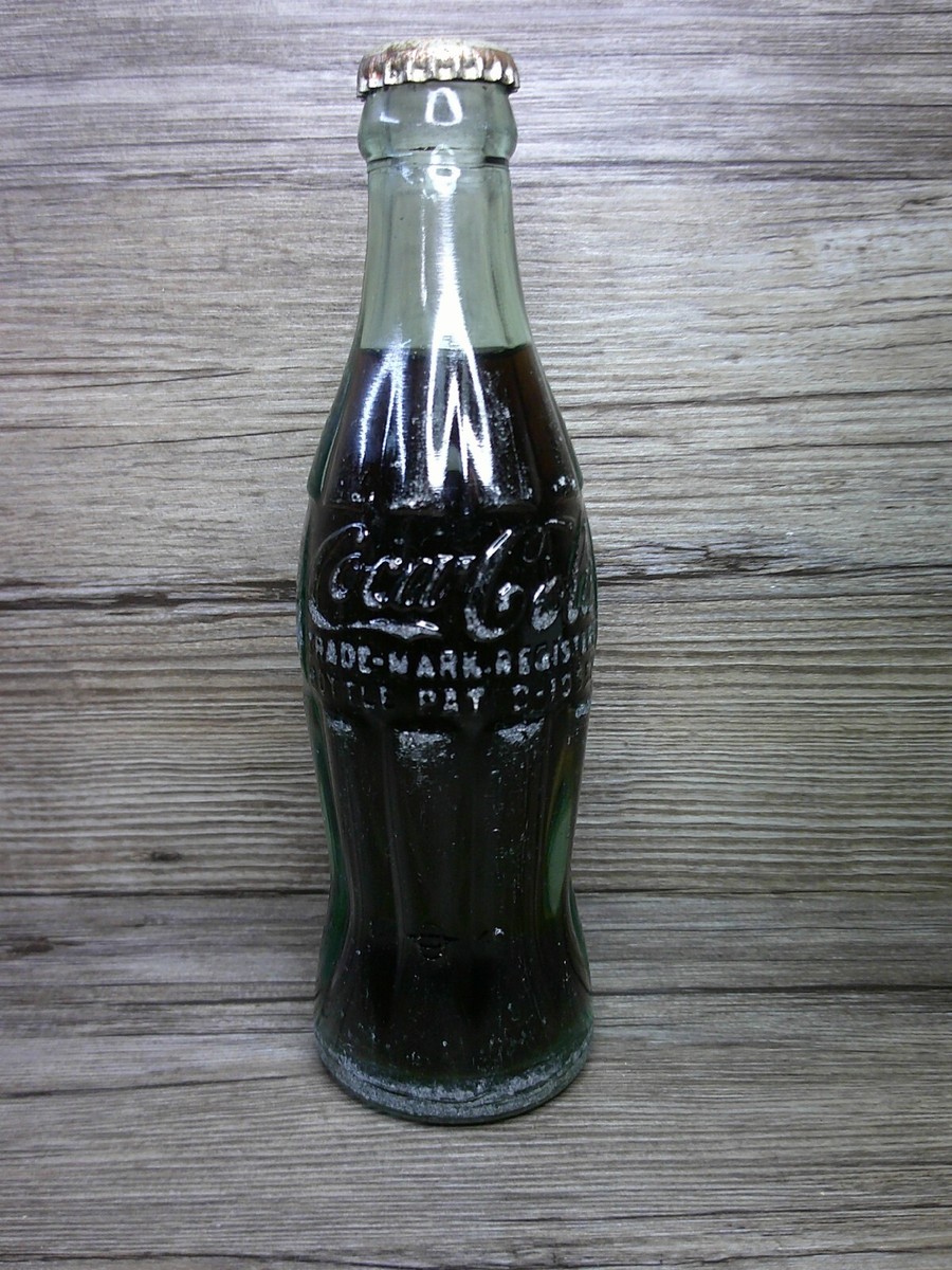 vintage Coca Cola bottle white lid w/ soda still capped 1945