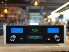 McIntosh MA5200 Solid State Integrated Amplifier and DAC