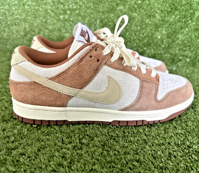    NIKE DUNK LOW PREMIUM  MEDIUM CURRY    SIZE 8M   VNDS (WORN ONCE)