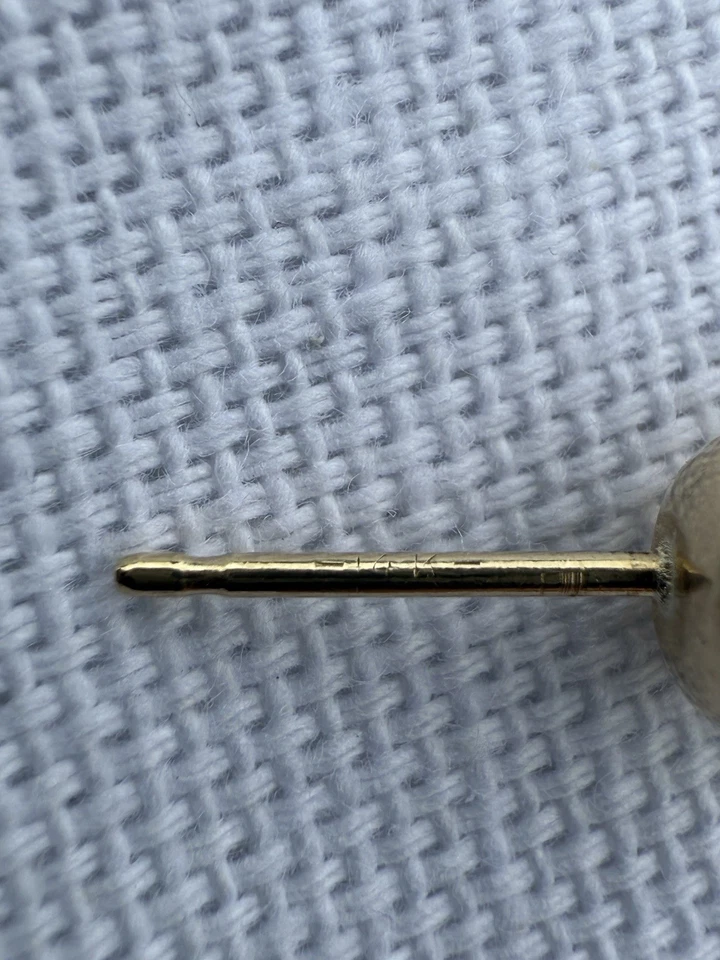 Hermosos tachuelas vintage de oro amarillo de 14k de 2 quilates de dos circonitas perfectas para viajar con clase Foto 2 de 3