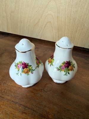 Royal Albert Old Country Roses Bone China Salt & Pepper Shakers Roses England
