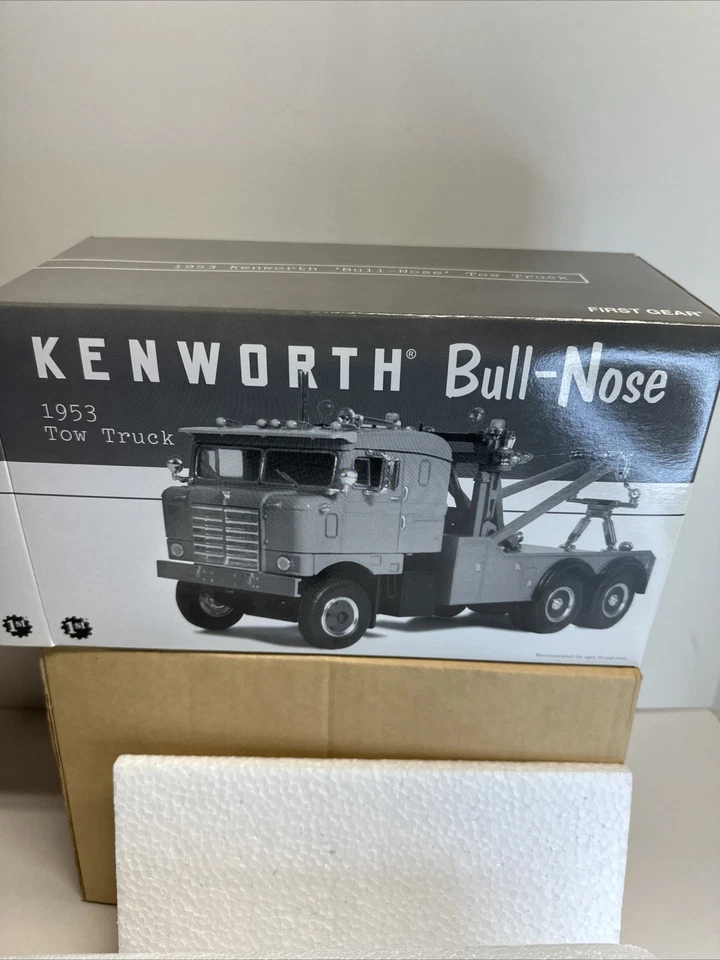 First Gear 1953 Bull-Nose Tow Truck 19-2565 Kenworth Trucks & Service NEW - Image 2 of 4