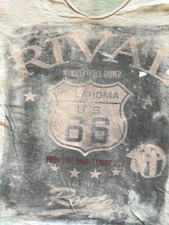 CAMISETA KEY LARGO ALEMANIA MOTOCICLISTA RIVAL OKLAHOMA CUELLO EN V ESTAMPADA GRIS TALLA MEDIANA UE Foto 2 de 4