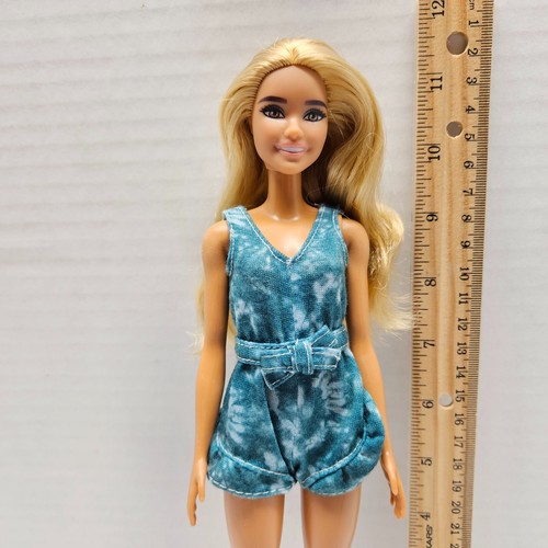 Barbie FASHIONISTA #173 Doll w/ Original Tie Dye Blue Romper Outfit & Shoes 2021 - Picture 2 of 6