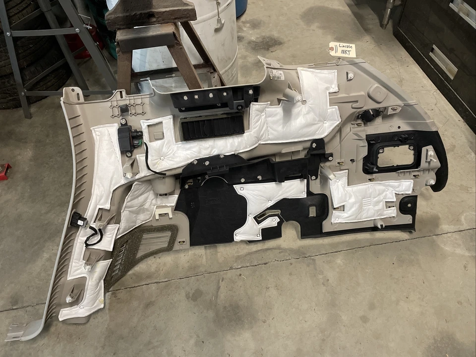 2010-2012 LLINCOLN MKT ВНУТРЕННЯЯ ЗАДНЯЯ ЛЕВАЯ ЧЕТВЕРТЬ ПАНЕЛИ ОТДЕЛКА ЧЕХОЛ  - Изображение 3 из 4