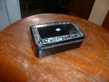 Tabatiere Schnupftabak Snuff Box Schwarzlack Perlmutt Einlagen