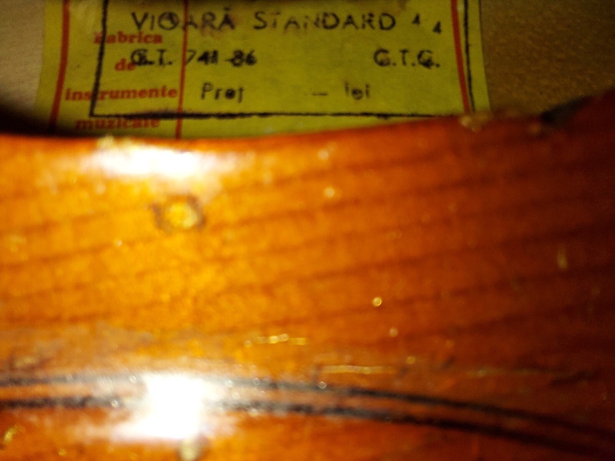 Reghin 4/4 Violin, Romania 1986 with Bow and Case | eBay Reghin 4/4 Violin, Romania 1986 with Bow and Case | eBay