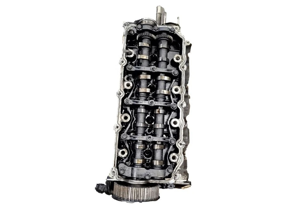 Toyota Corolla Verso E121 2002 Diesel 66kW Engine cylinder head ESH5997 - Image 2 of 4