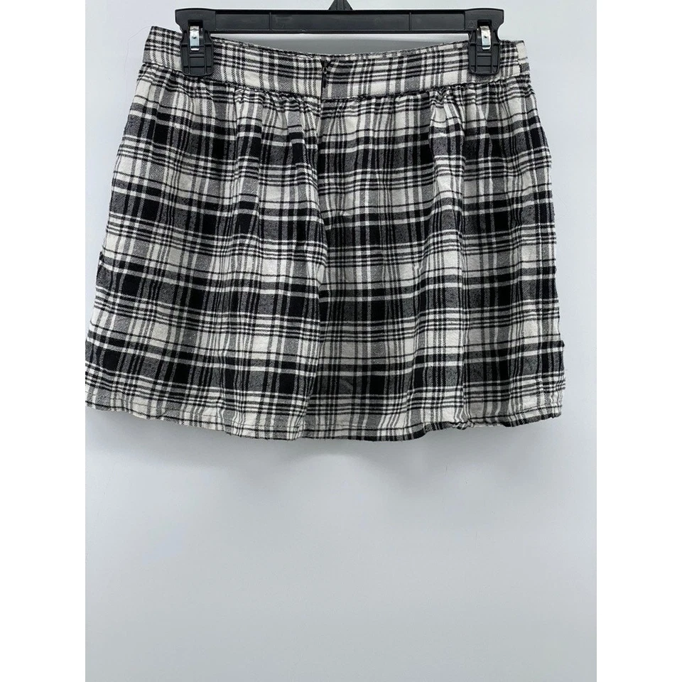 FOREVER 21 Women's Black-White Plaid A-Line Mini Skirt SZ S - Image 2 of 4