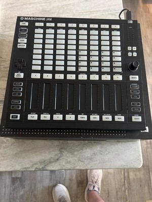 Native Instruments MASCHINE JAM Production and Sequencing Instrument - 23848
