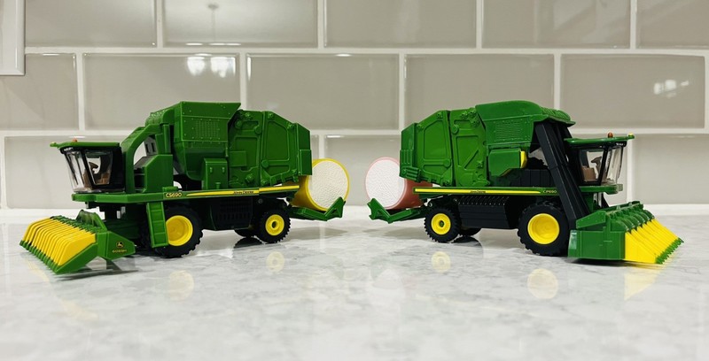 John Deere 1:64th CP690 Cotton Picker & CS690 Cotton Stripper w/bales