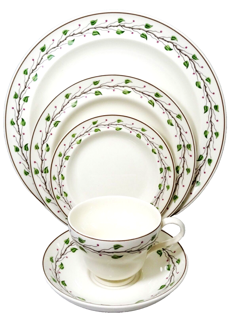 GREEN LEAF by Wedgwood 5 Piece Setting Queen's Ware NEW NEVER USED