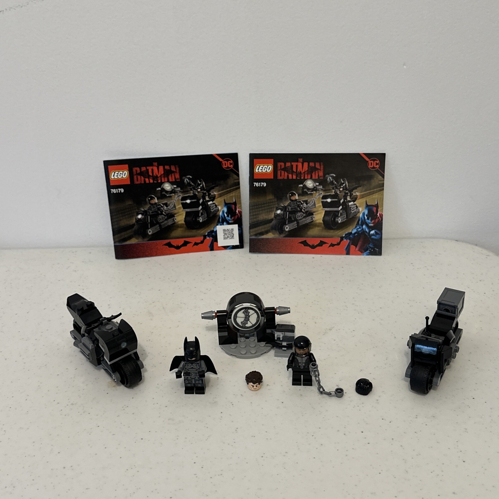 LEGO® DC 76179 Batman & Selina Kyle Motorcycle Pursuit 100% Complete With Manual