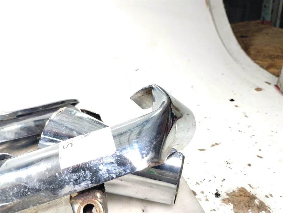 Suzuki Marauder VZ800 M50 2001 par de tubos silenciadores de escape dañados Foto 3 de 4