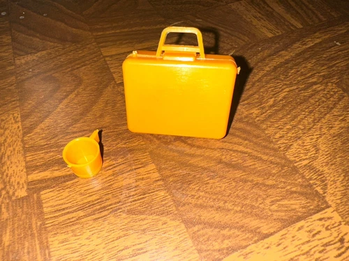 Vintage Barbie ~ “FRIENDSHIP PLANE” #8639 ~ Cup Luggage