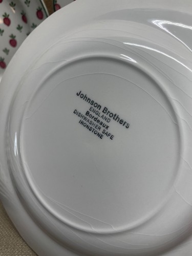 Johnson Brothers set of 8 Plates 8" in size England Bordeaux apple pattern - Picture 15 of 23