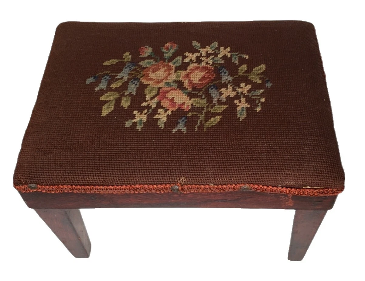 Victorian otomanes, reposapiés y Pufs