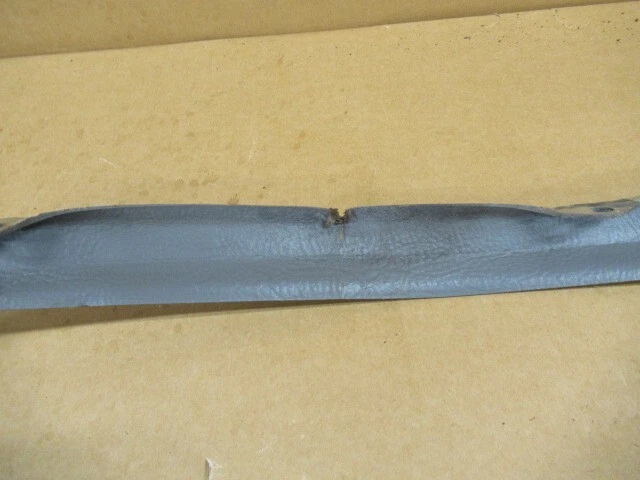 Pantalla trasera interior Ford Sierra P100 embellecedor/redondo, en gris. Foto 4 de 4