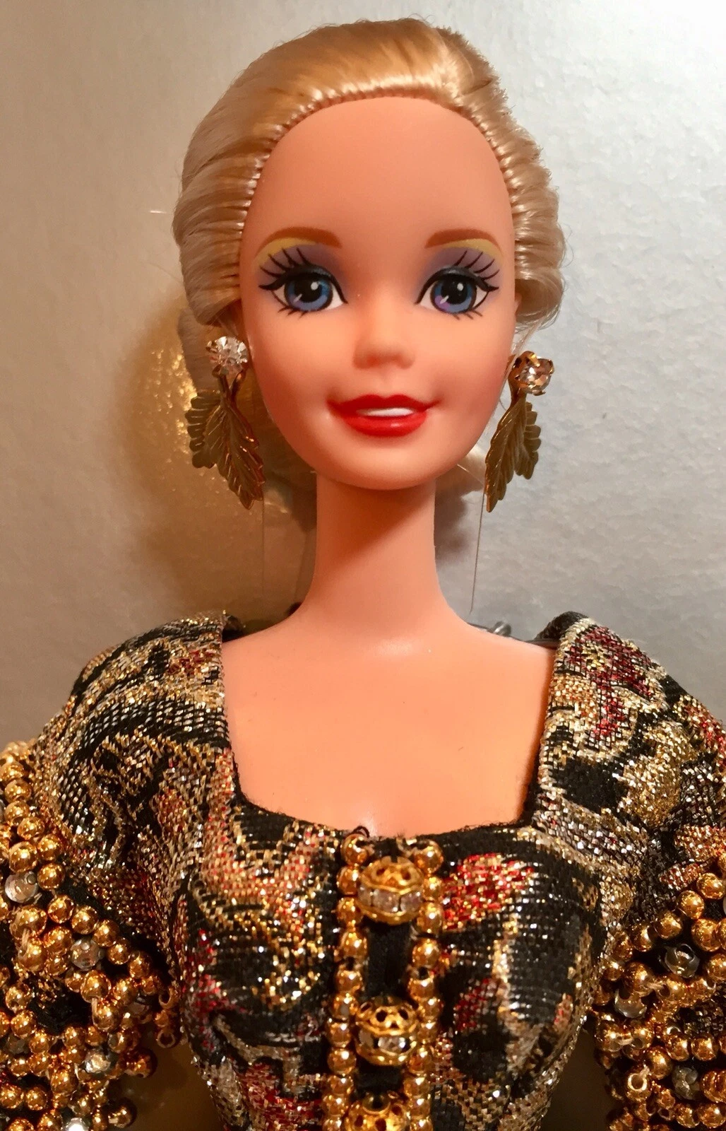Barbie designer Christian Dior avec robe, chaussures, cheveux blonds, bras droits, PAS DE BOÎTE