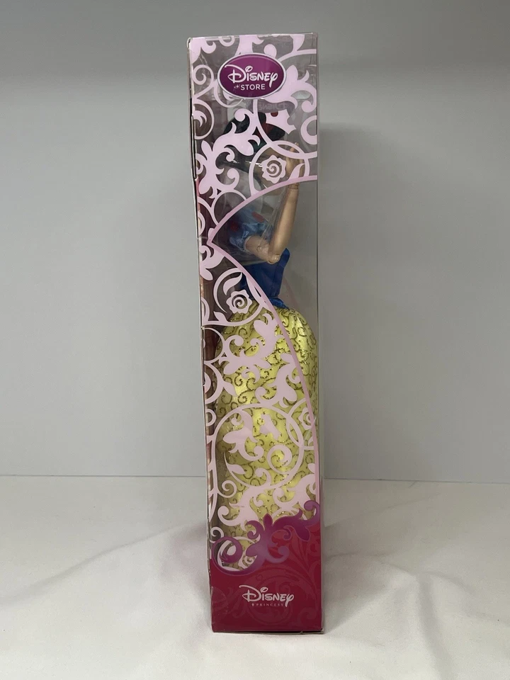 Disney Store Poseable Snow White Princess Doll 12 Inches Tall NIB - Image 4 of 4