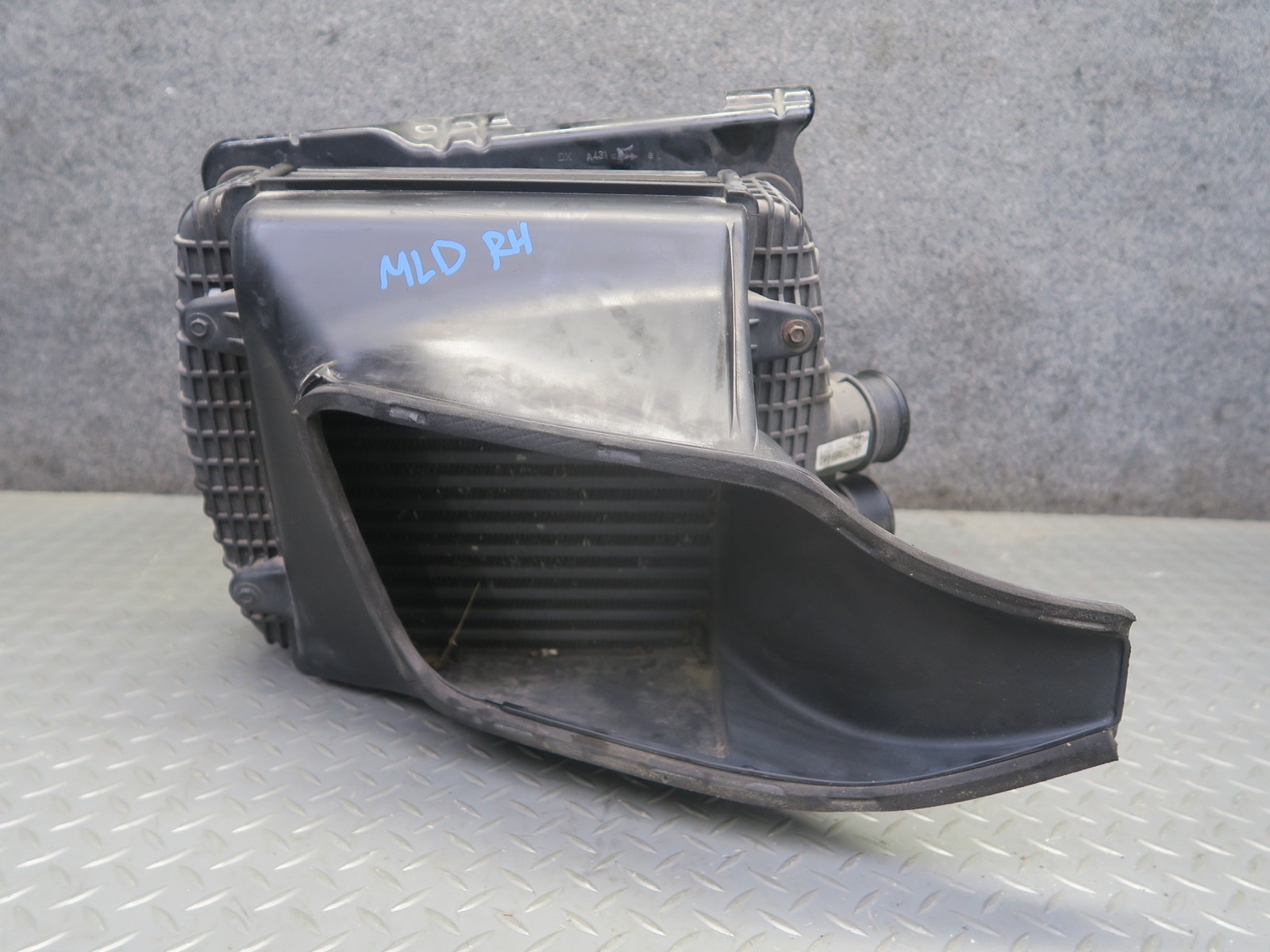 2017-2020 MASERATI LEVANTE M161 3.0L RIGHT INTERCOOLER RADIATOR W SHROUD