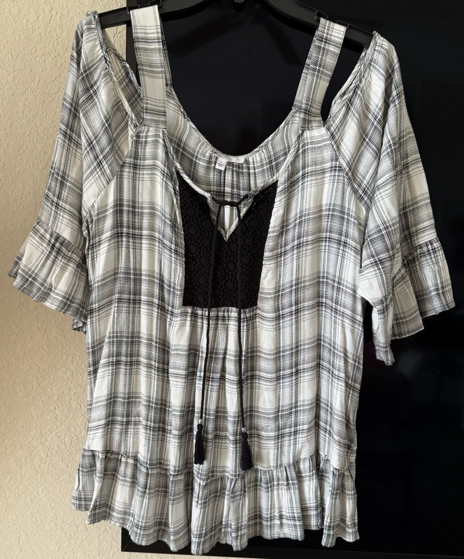 DR2 Daniel Rainn Top Sz L Off Shoulder Black/White Plaid Peplum Tunic W/ Tassels