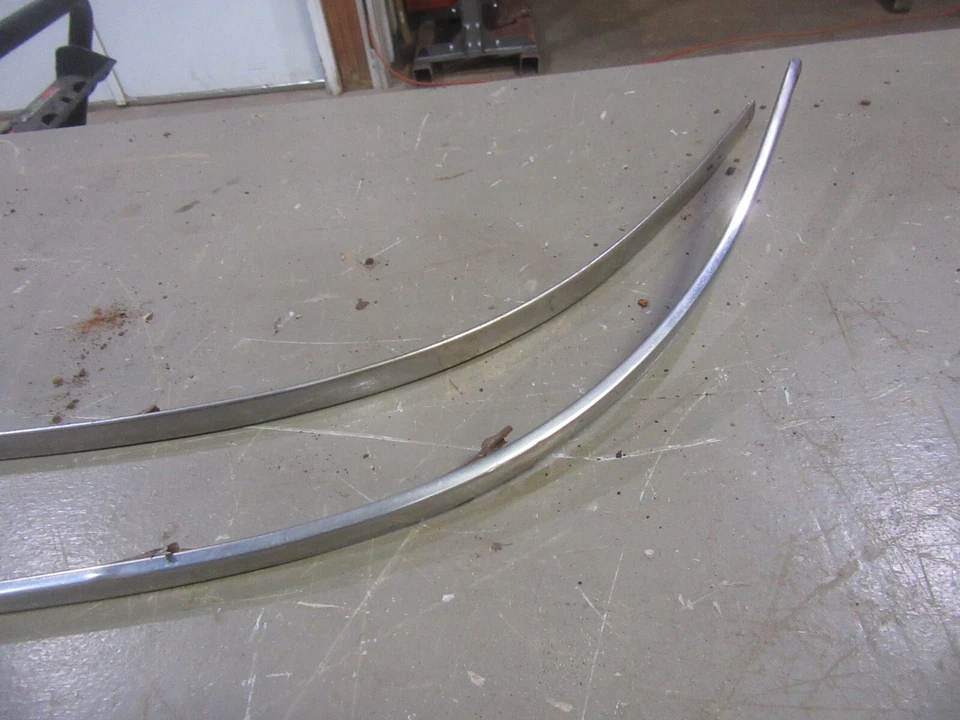 Chevrolet Styleline 1949 4 puertas sedán guardabarros trasero borde superior molduras Foto 4 de 4