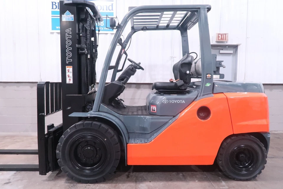 Toyota 8FG45U, 10,000# Pneumatic, Dual Fuel, Three Stage, Sideshift, Low Hours! - Image 2 of 4