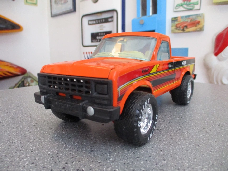 VINTAGE NYLINT PICKUP TRUCK ORANGE MULTICOLOURED TAMPOS WORLD WIDE SHIPPING - Image 3 of 4