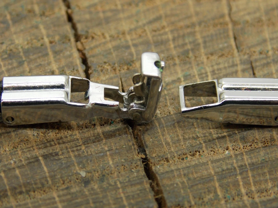 Correa de reloj Triumph vintage NOS sin usar de acero inoxidable y nailon con cierre de mariposa Foto 4 de 4