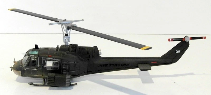 Corgi escala 1/48 US50404 - Bell UH-1C Huey Hog helicóptero ejército de EE. UU. Foto 4 de 4