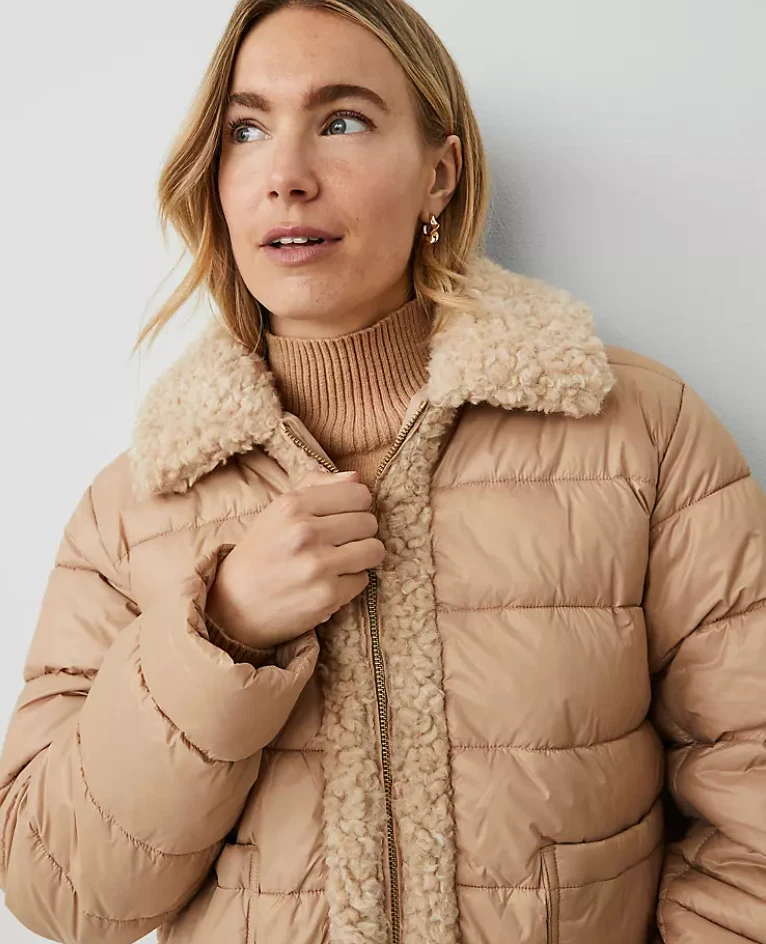 全新 ANN TAYLOR 周末系列 CAFE AU LAIT FAUX FUR TRIM PUFFER 夹克 尺寸 M — 第 3/4 张图片
