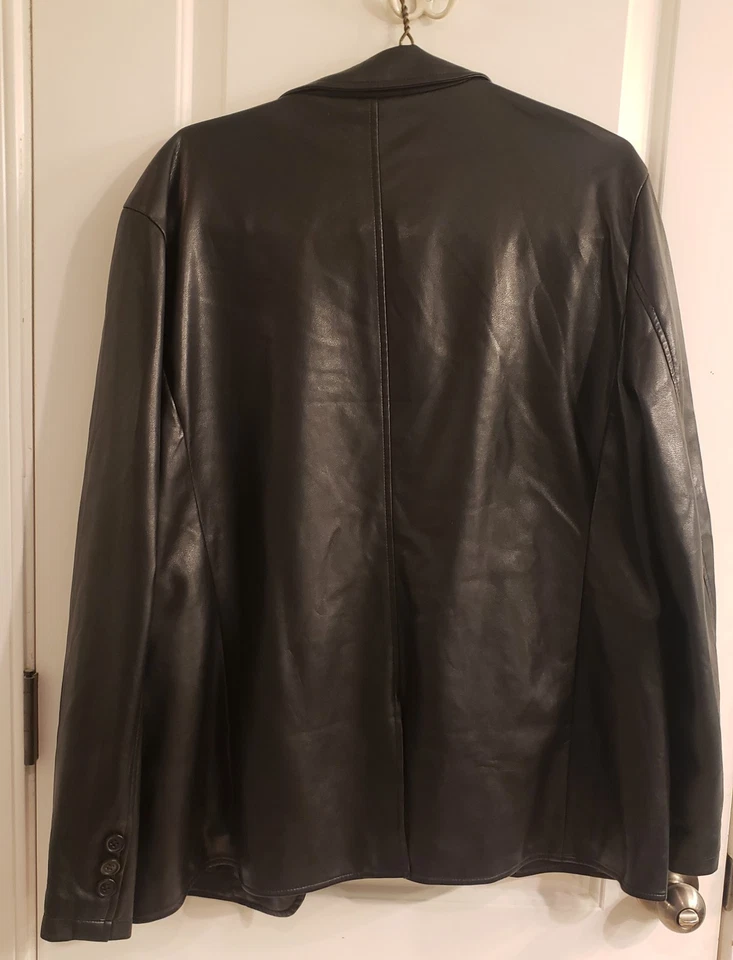 Blazer de mujer Urban Outfitters de cuero sintético de gran tamaño talla grande negro Foto 2 de 4