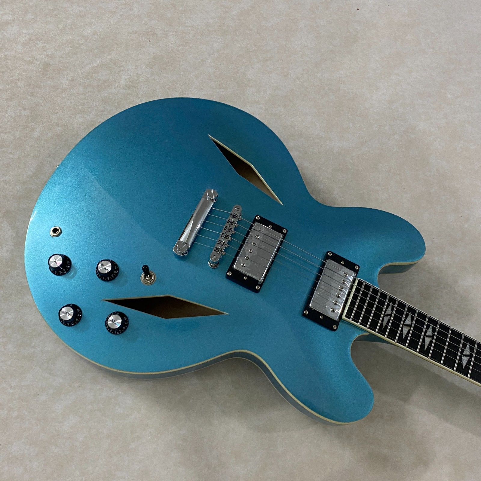 Low Price Sale Dave Grohl Signature DG-335 Electric Guitar Maple Body US stock