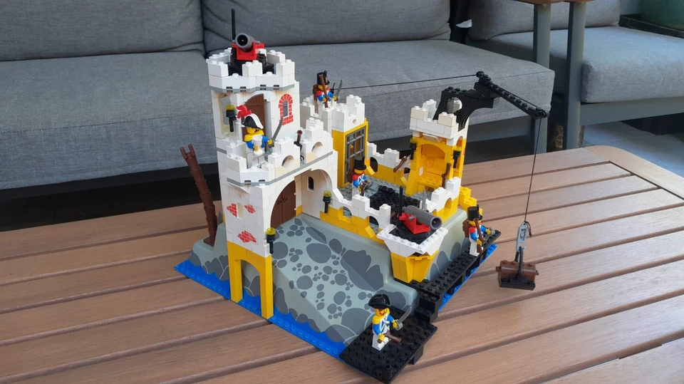 LEGO Pirates #6276 Eldorado Fortress - Vintage Castle with Manual (97% Complete) - image 3 of 4