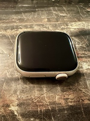 Apple Watch SE (GPS + Cellular, 40mm) - Silver Aluminum Case, Starlight
