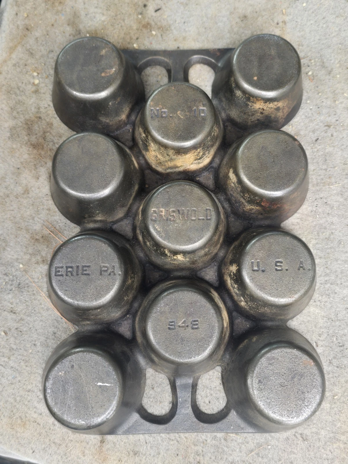 Griswold No 10 Muffin Pan Erie P.A. USA 948 Not Seasoned