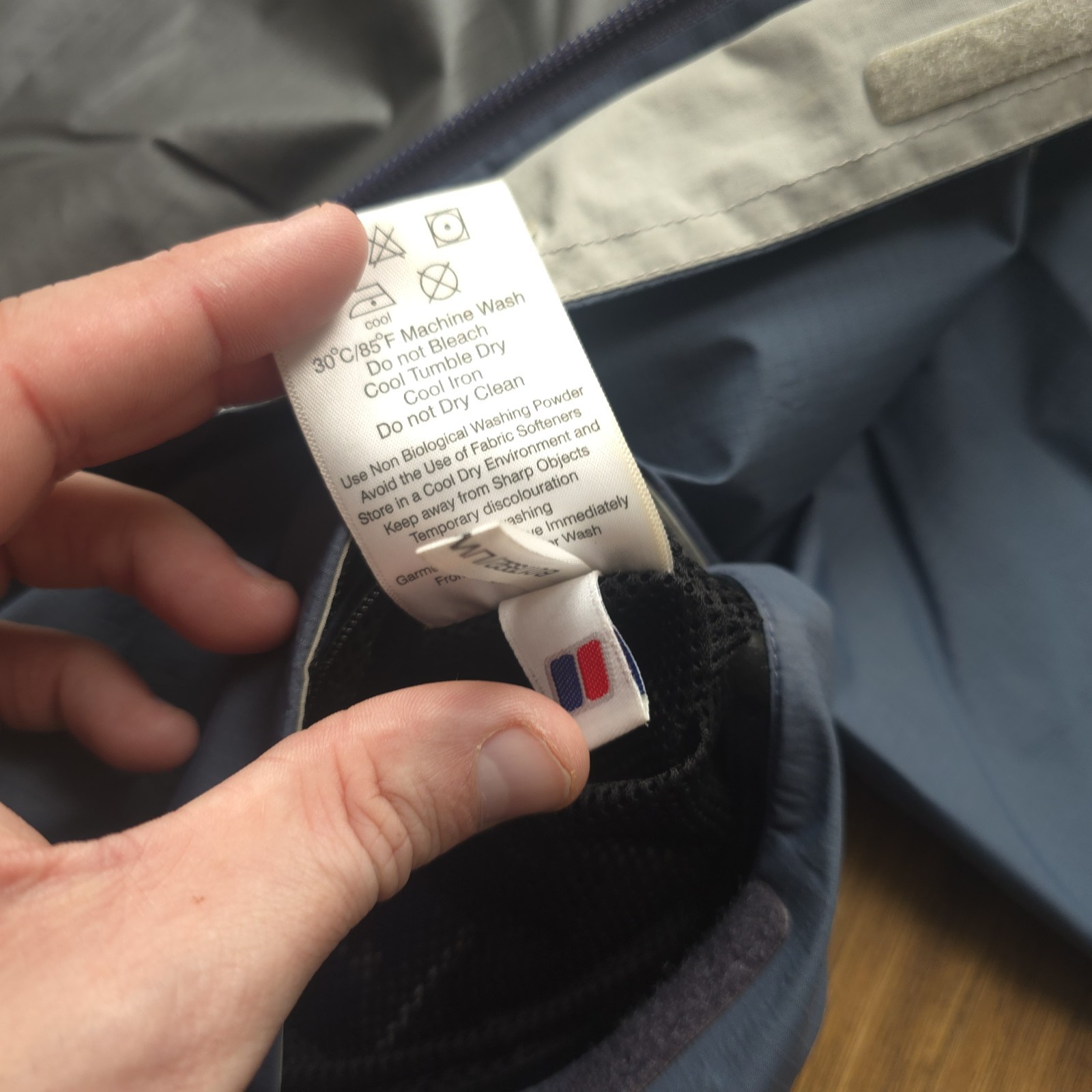 Berghaus Goretex Paclite Shell Jacket Womens Size… - image 10