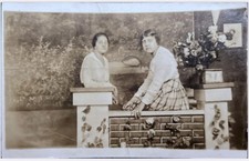 Postcard Lovely Ladies Sisters Pose For Portrait Edith Carney And Alice Lawson