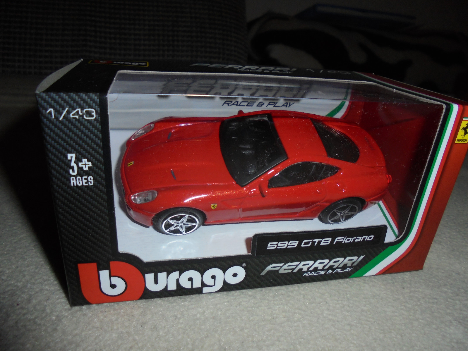 Nissan GT-R Coupe 2017 rot red 1:43 Bburago - Bild 3