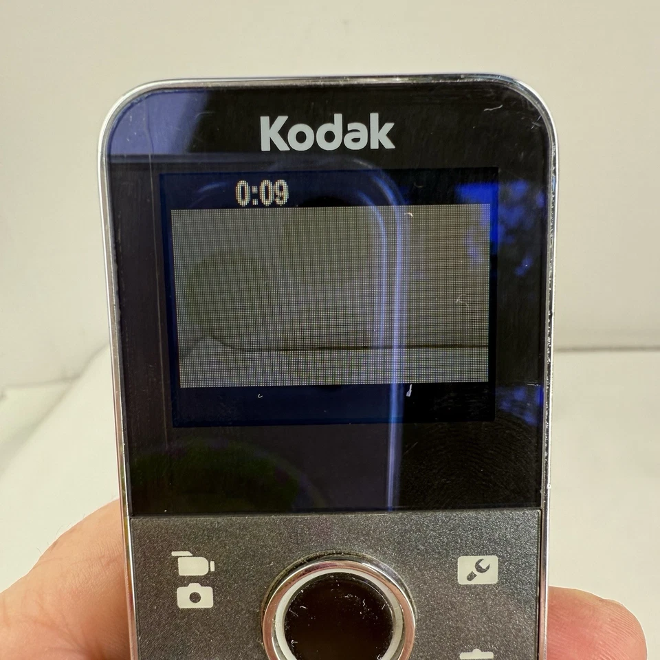 Kodak PlayFull ZE1 1080p HD Pocket Video Camera – Tested, Doors Off, No SD Card - Image 3 of 4